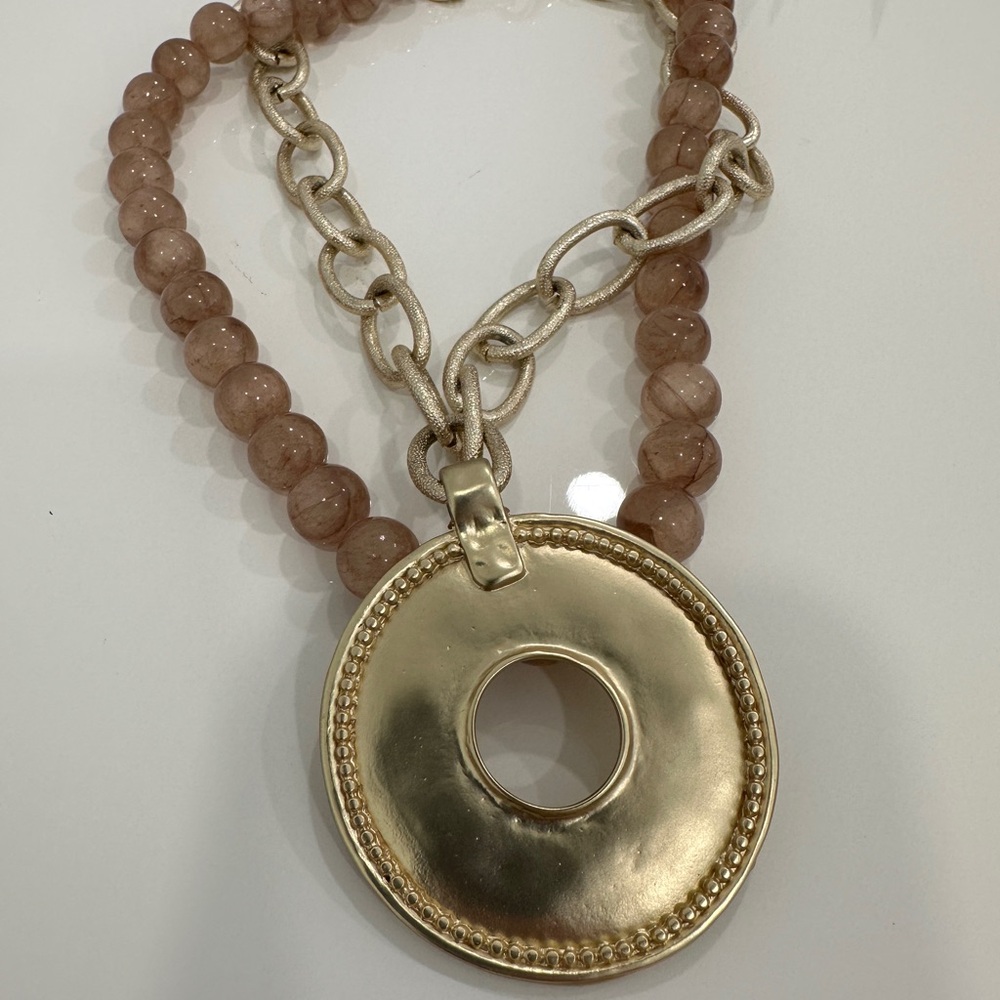 Elegant Gold and Tan Pendant Necklace